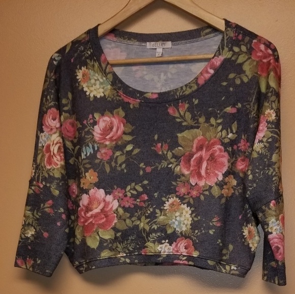 -> Women's Delia's Crop Top - Picture 1 of 6